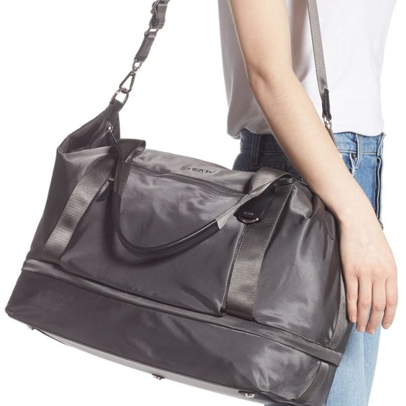 SOLD ! Tumi Voyageur Dorsten Nylon Duffle Bag - Picture 3 of 11